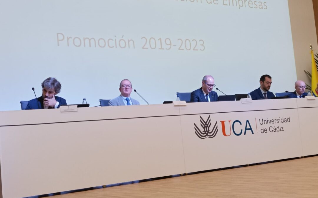 El Colegio Profesional de Economistas de Cádiz, un año más, presente en los actos de Graduación de las promociones de ADE y FYCO de la Facultad de CC. EE y Empresariales de Cádiz y sus sedes de Jerez de la Frontera y Algeciras